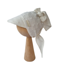 MUŚLINOWA CHUSTKA Z DASZKIEM WIĄZANA Haftowana Ecru