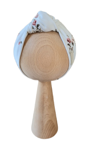 OPASKA WĘZEŁ Różyczki na bawełnie Biel