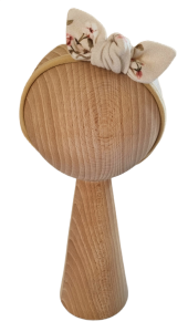 OPASKA MOTYLEK Różyczki na bawełnie Beż