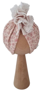 TURBAN MUŚLINOWY FALBANKA Z KORONKĄ Pastelowa Łączka